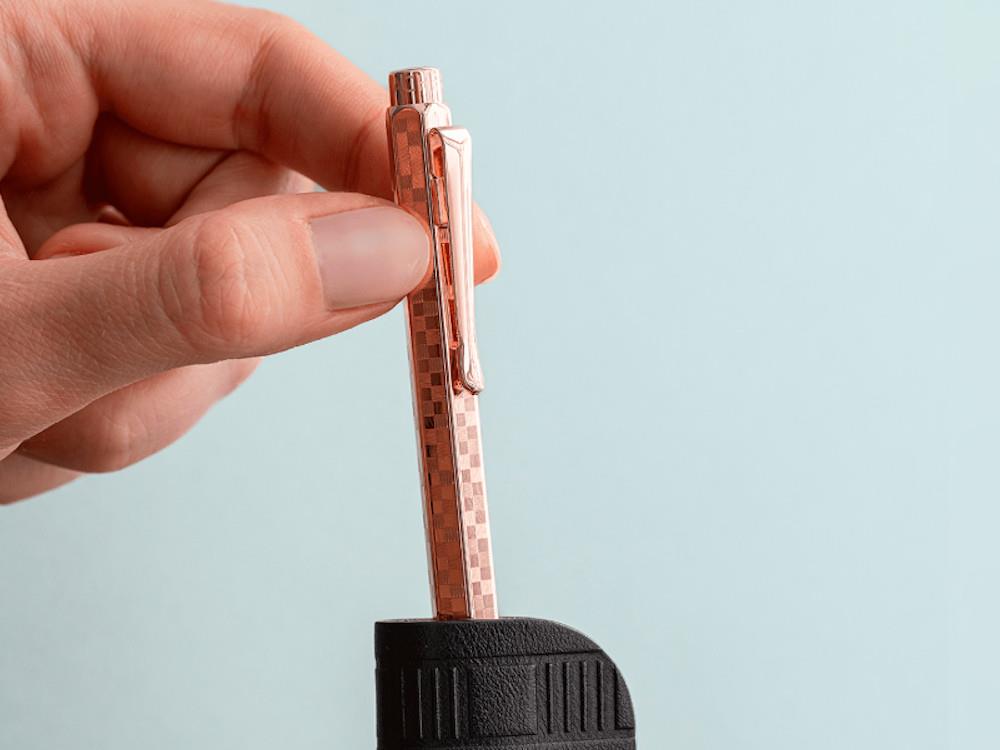 Stylo bille Caran d'Ache Ecridor Damier & Étui en Cuir Noir, Or Rose, 8902.567