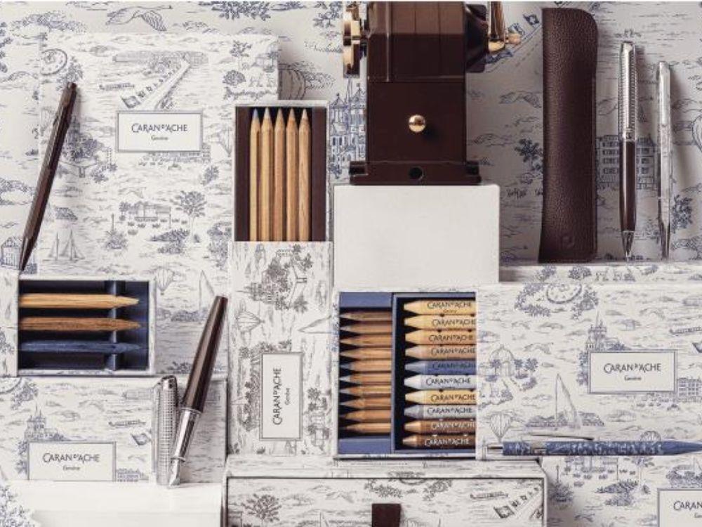 Stylo bille Caran d'Ache Léman Toile de Jouy & Leather Case, CC4789.026