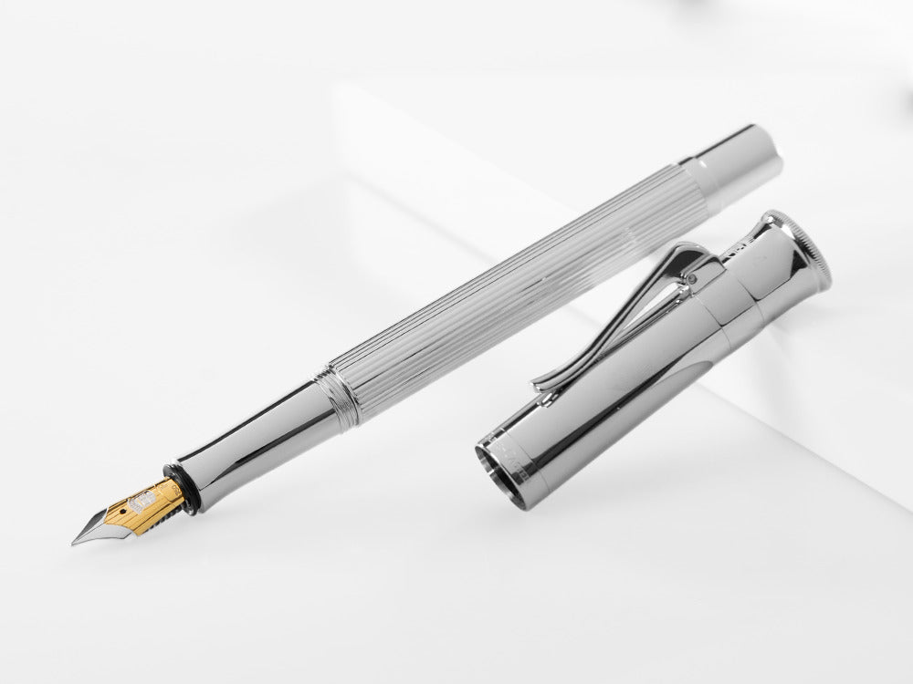 Stylo Plume Graf von Faber-Castell Classic, Attributs platine