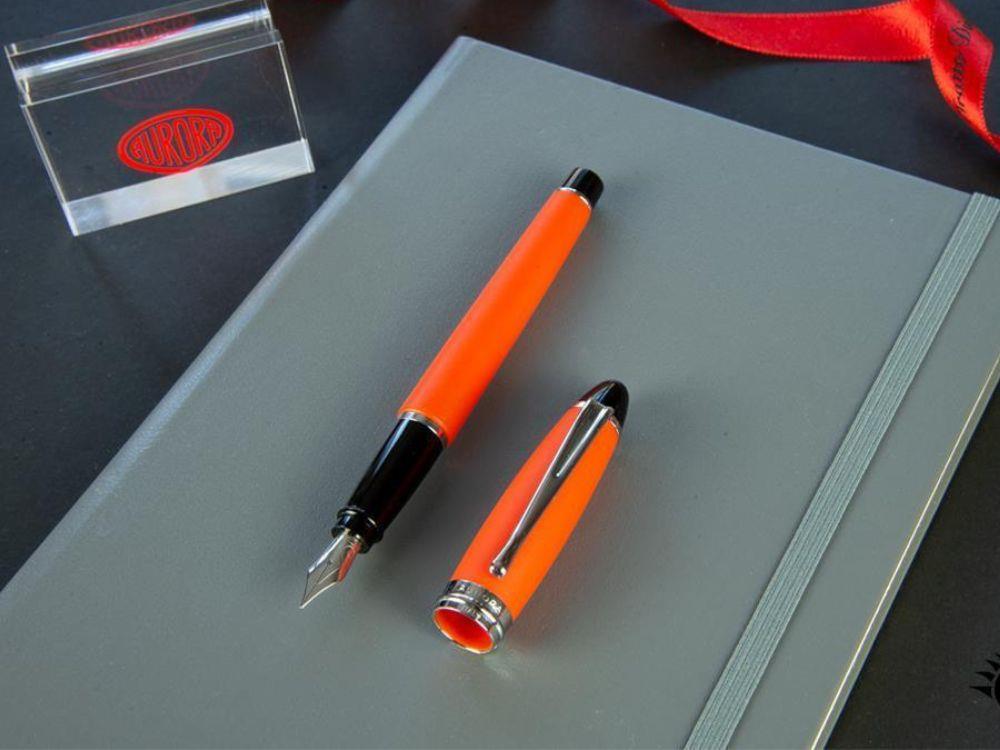 Stylo Plume Aurora Ipsilon Satin - Résine Orange et Chrome - B10O
