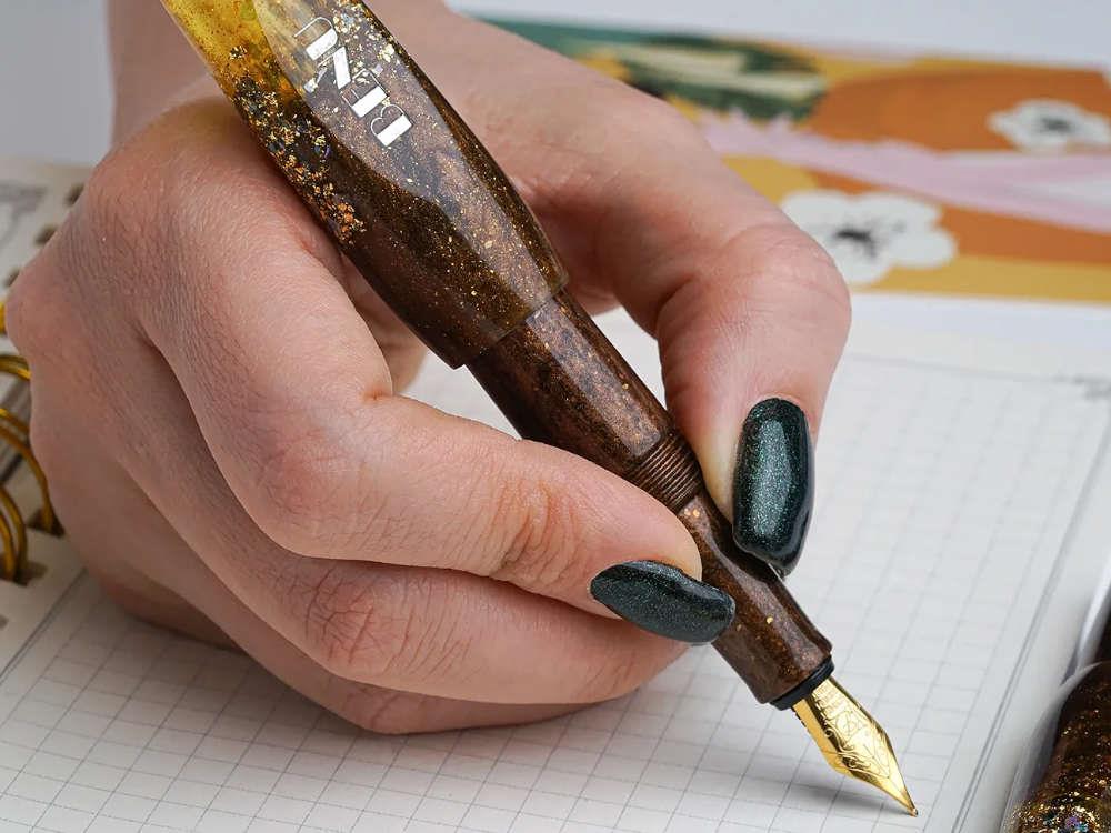 Stylo Plume Benu Pixie Honey Bronze, Marron, 24.2.34.6.0