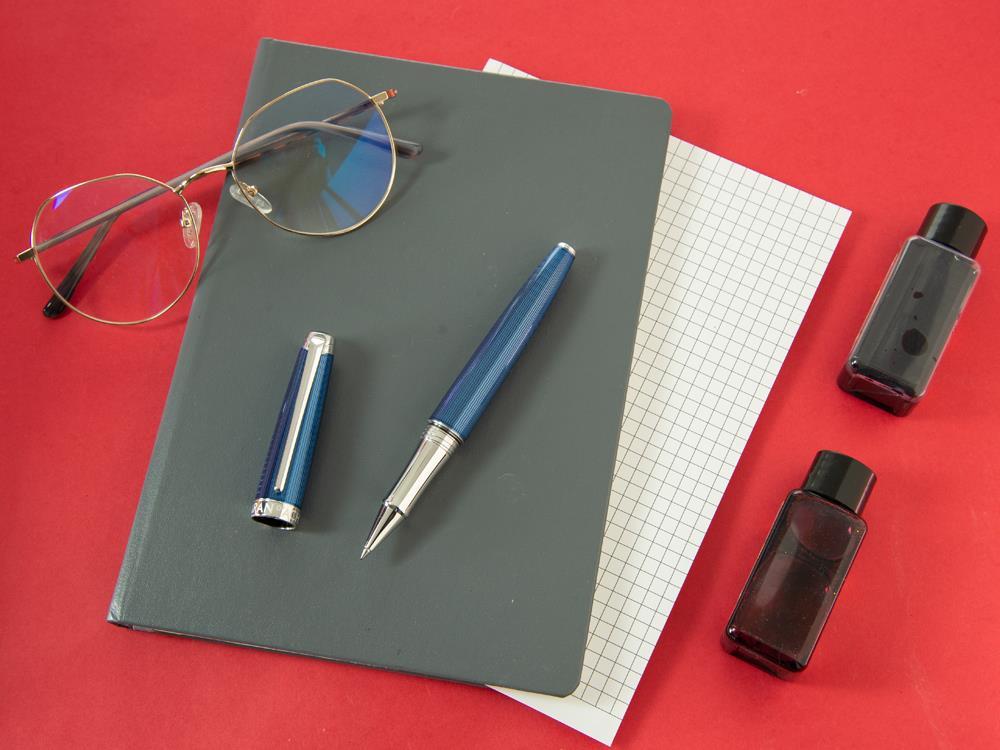 Roller Caran d´Ache Léman Grand Bleu, Lacque, Garnitures en Rhodium, 4779.168