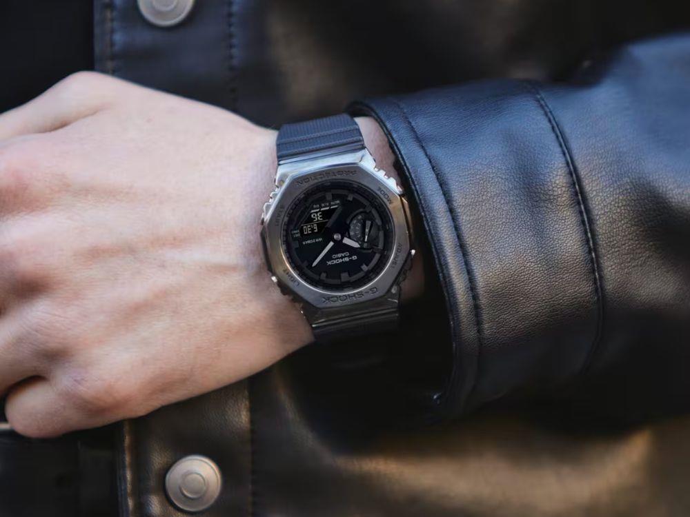 Montre à Quartz G-SHOCK Casio G-Steel, Noir, 49.3mm × 44.4mm, GM-2100BB-1AER