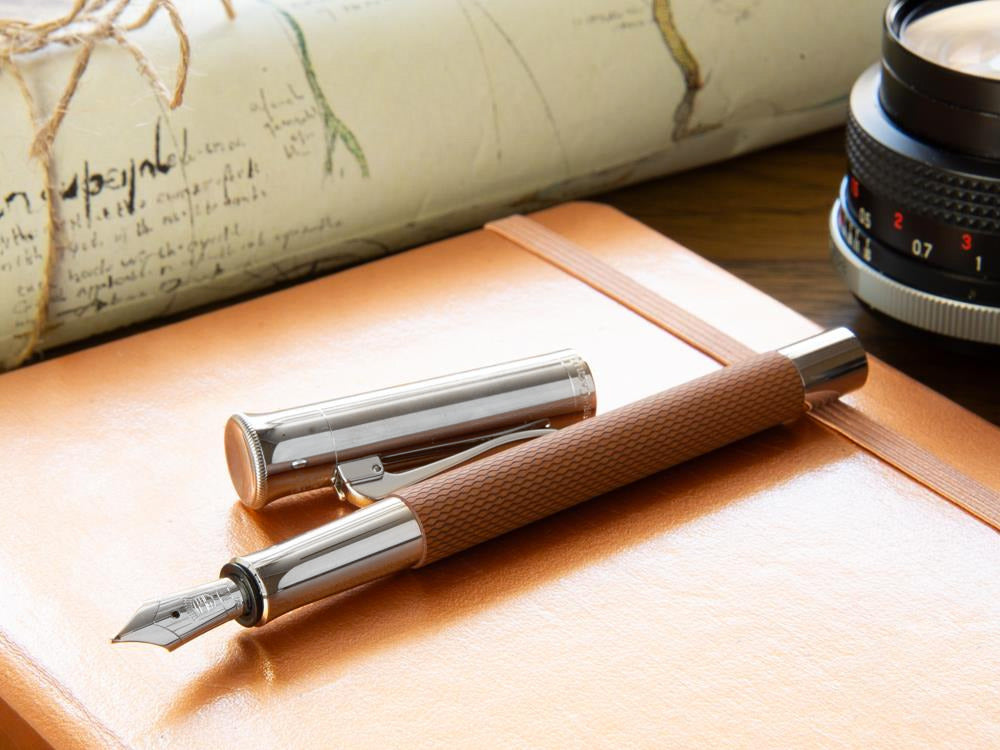Stylo Plume Graf von Faber-Castell Guilloche, Resine précieuse, Cognac