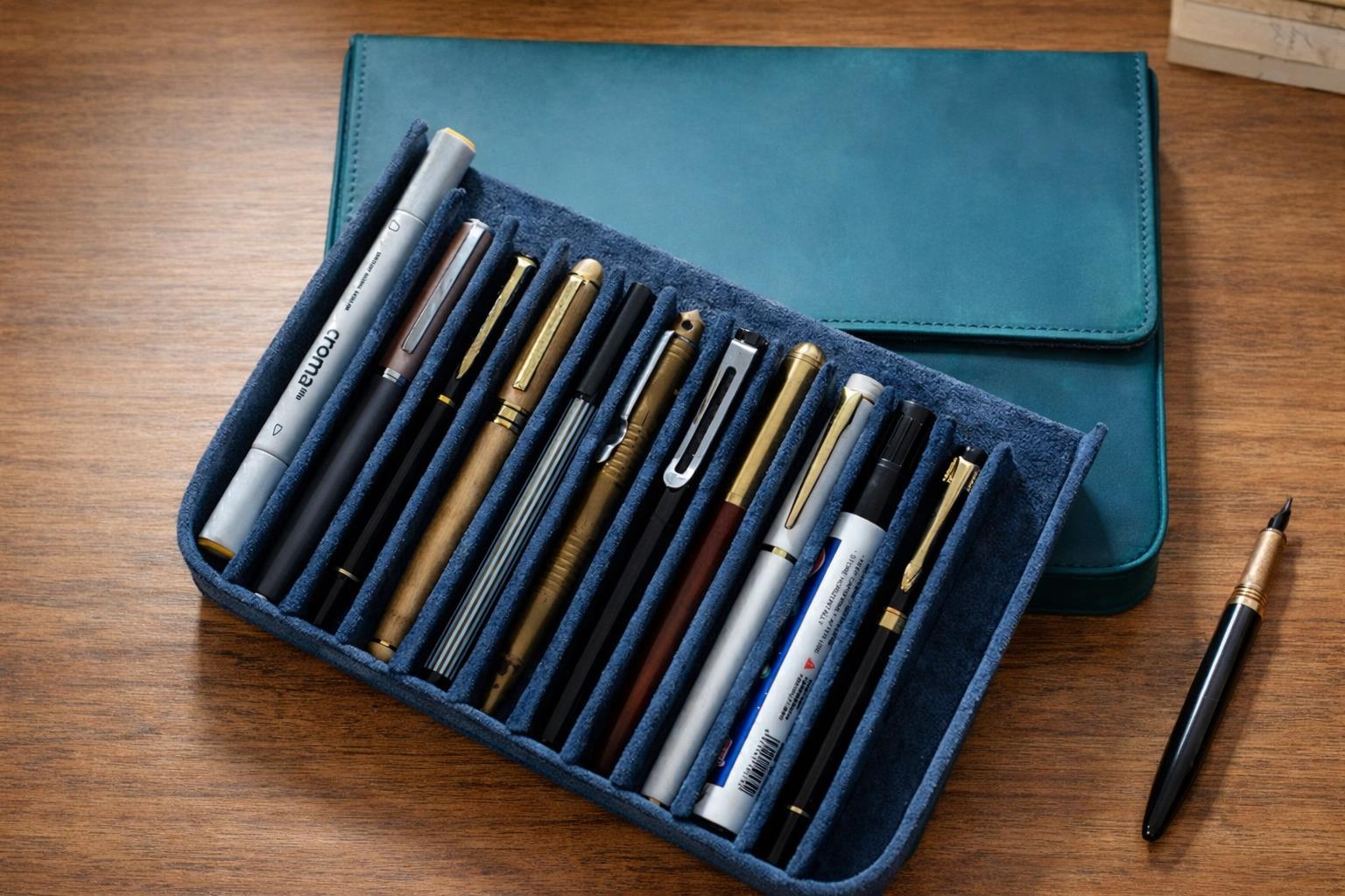 Étui à stylos Iguana Bleu, 12 Pièces d'écriture