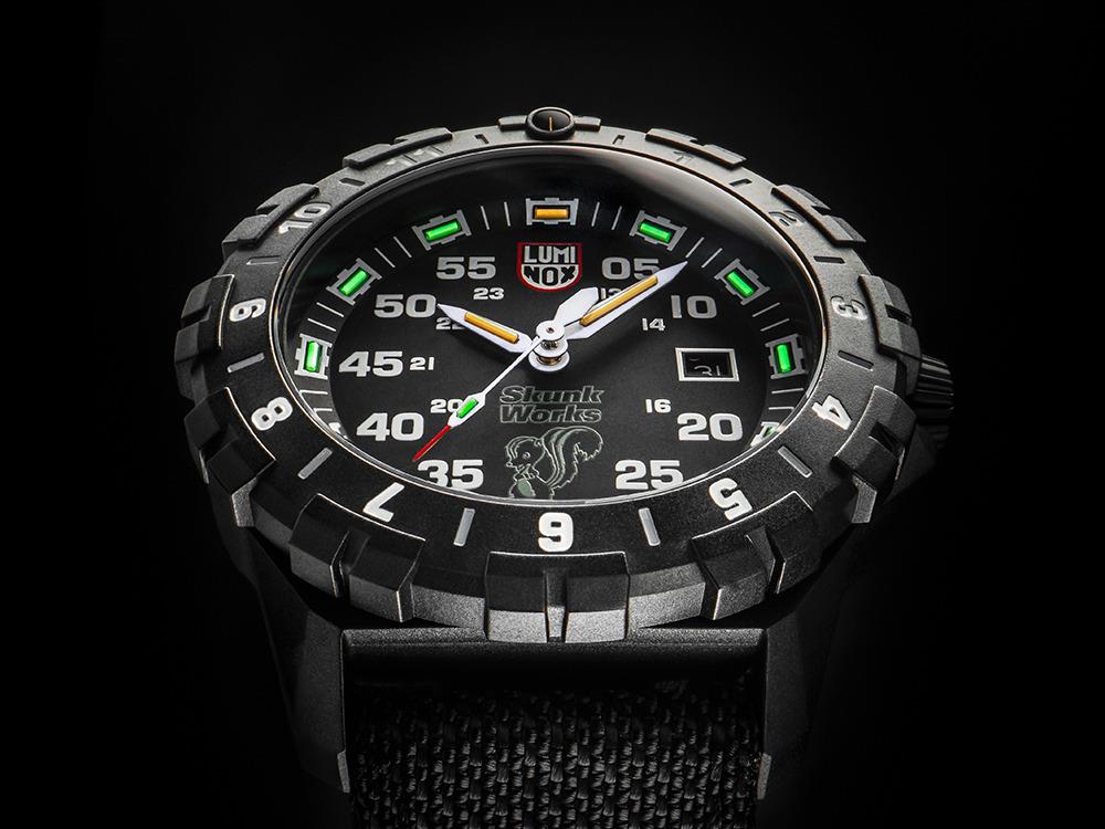 Montre à Quartz Luminox Air F-117 Nighthawk x Skunk Works Heritage XA.6442.H.SET