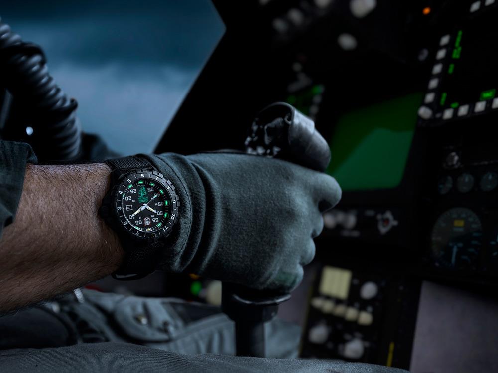 Montre à Quartz Luminox Air F-117 Nighthawk x Skunk Works Heritage XA.6442.H.SET