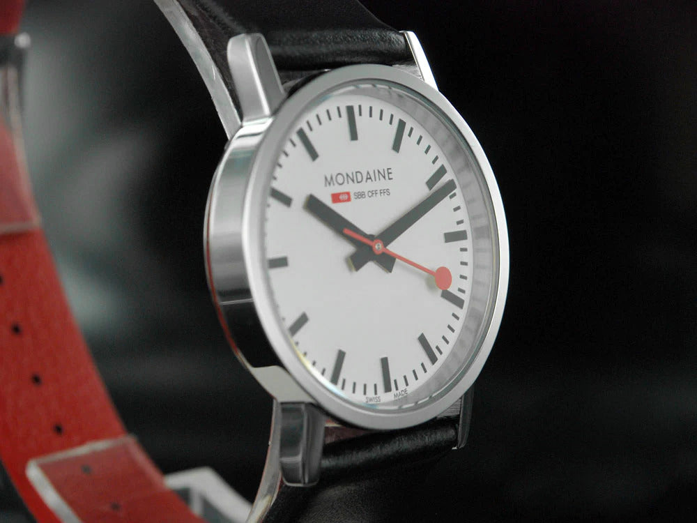 Montre à quartz Mondaine  SBB Classic, Acier inoxydable poli, Verre minéral