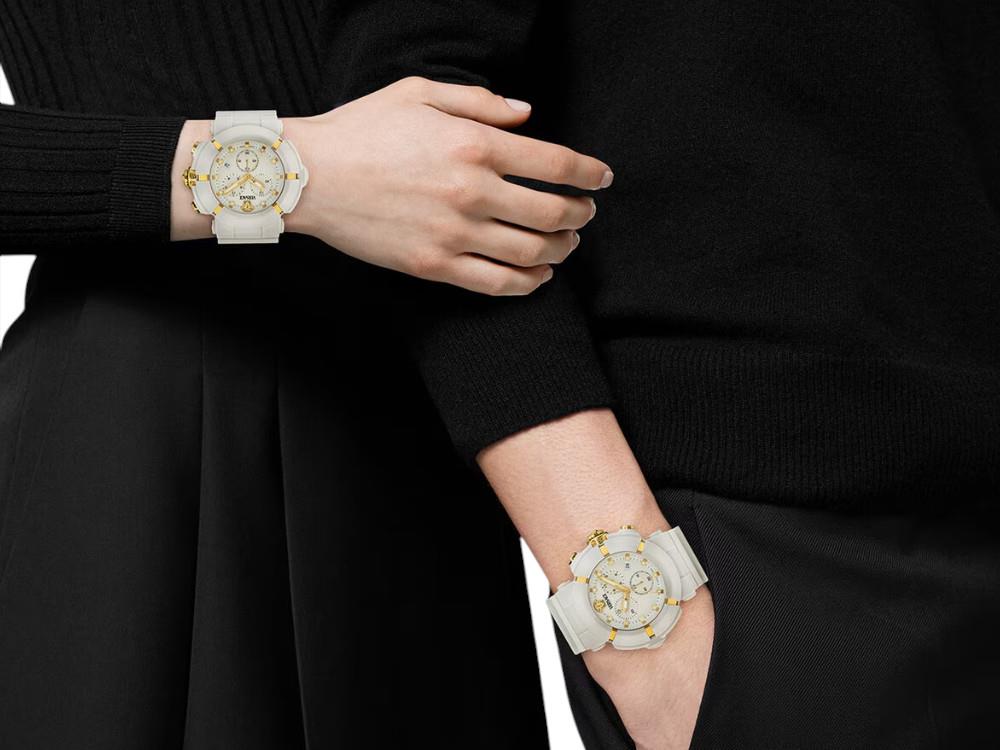 Montre Versace Real Active Chrono, Acier Recyclé, Blanc, 45 mm, VE0L00525