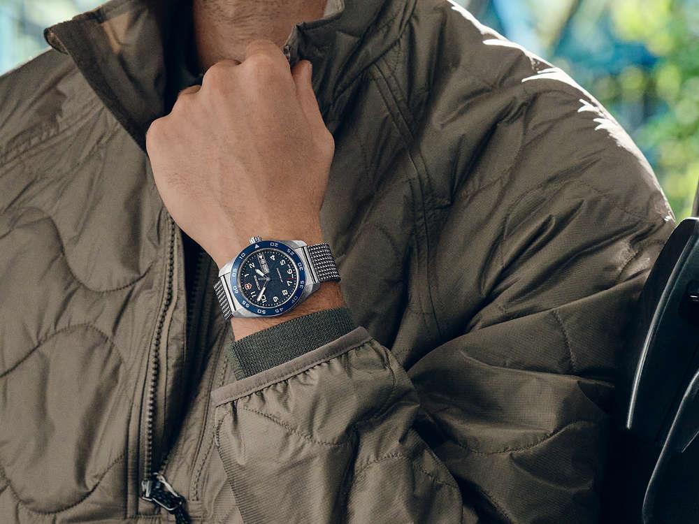 Montre à Quartz Victorinox Swiss Army, Acier Inoxydable, Bleu, 42 mm, V242042