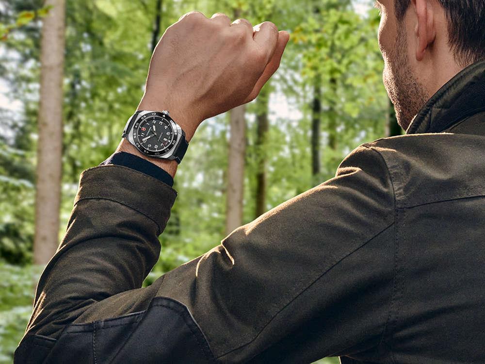 Montre Automatique Victorinox Swiss Army, Noir, 42 mm, 10 atm, V242044