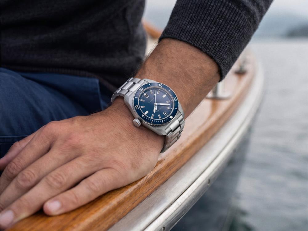 Montre Automatique Victorinox Maverick, Acier Inoxydable, Bleu, 39 mm, V242106