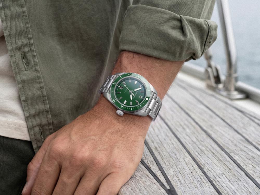 Montre Automatique Victorinox Maverick, Acier Inoxydable 316L, Vert, V242107