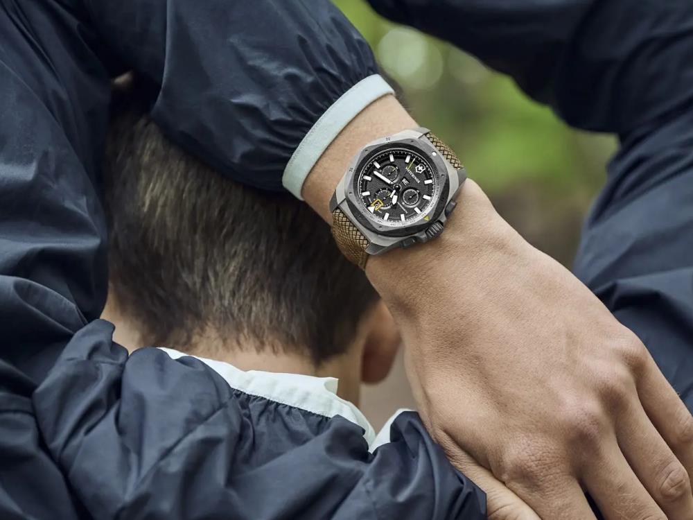 Montre à Quartz Victorinox I.N.O.X. Chrono, Titane, Noir, 43 mm, V241988.1